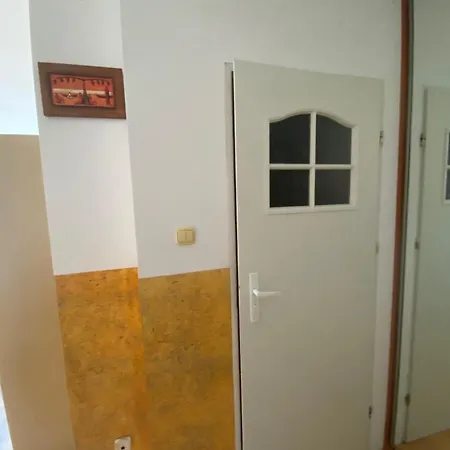 Pomaranczowy - Kawalerka W Srodmiesciu كولوبرزيغ